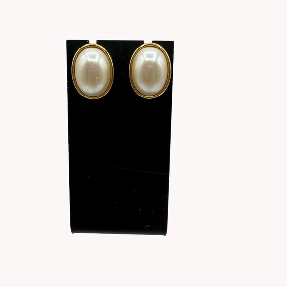 Womens Post Oval Earrings Jewelry Faux White Pearl Bead Gold Tone Costume Fashio - Picture 2 of 7